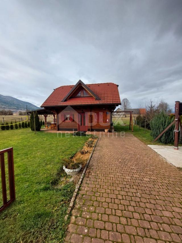 OTOČAC, LIČKO LEŠČE - Idyllisches Haus mit Swimmingpool