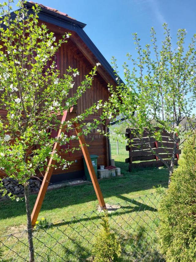 OTOČAC, LIČKO LEŠČE - Idyllisches Haus mit Swimmingpool