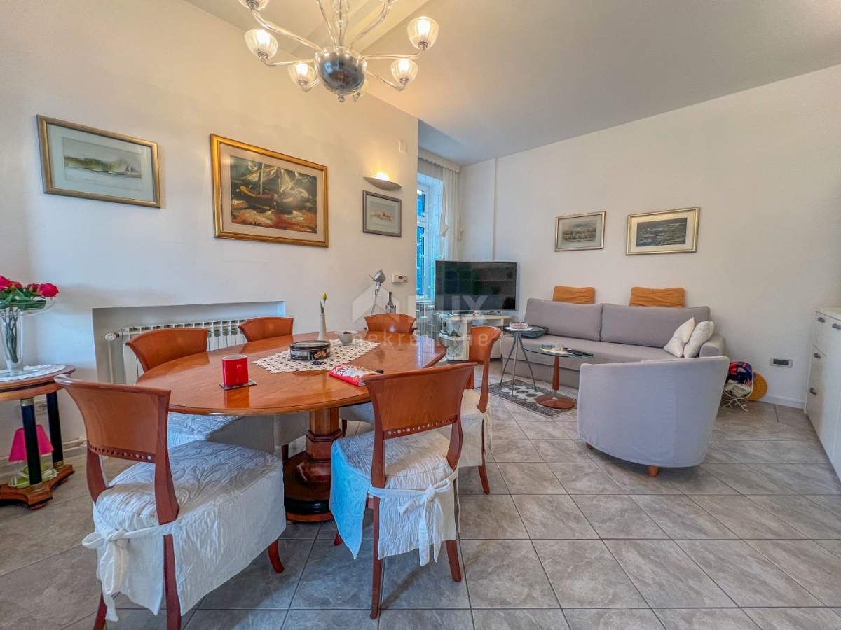 OPATIJA, CENTER - apartment for rent in a historic villa, 50m from the sea