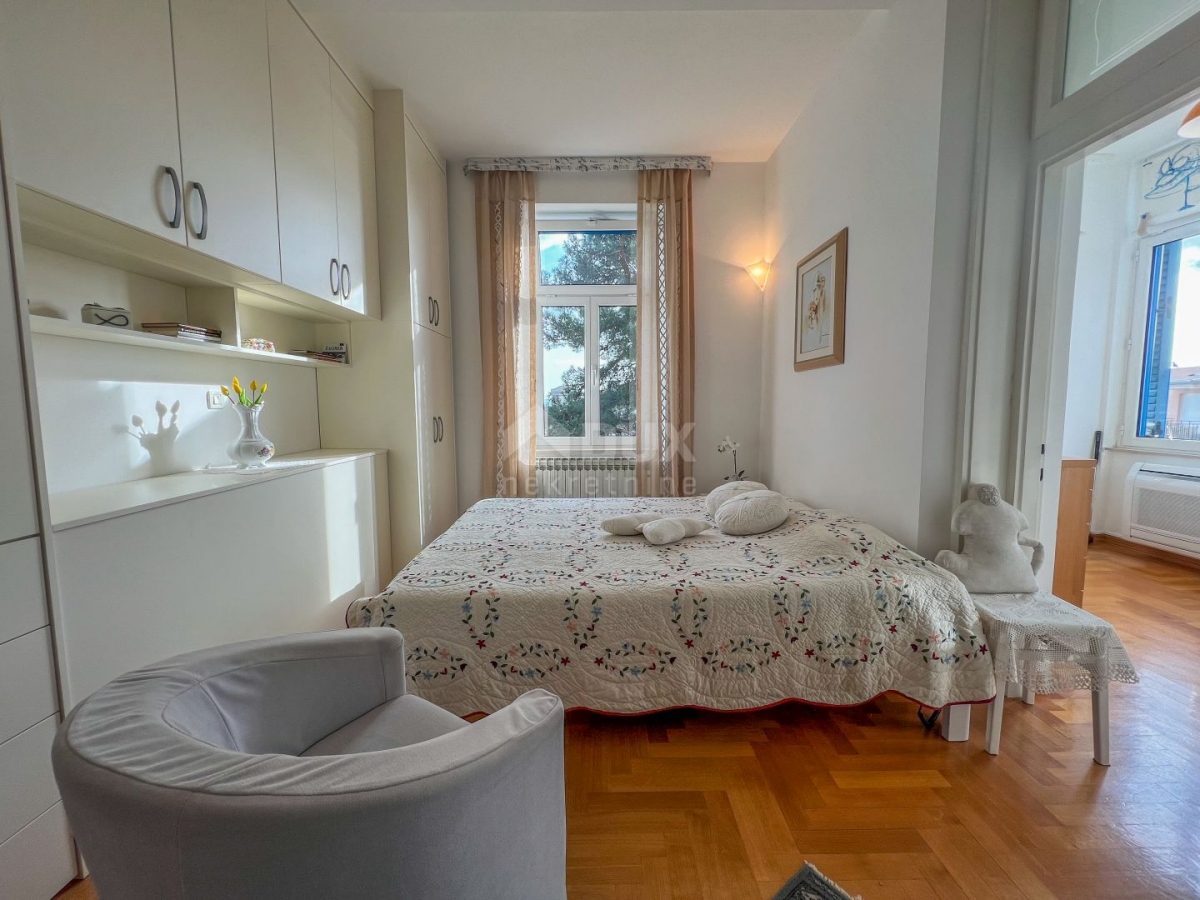 OPATIJA, CENTER - apartment for rent in a historic villa, 50m from the sea