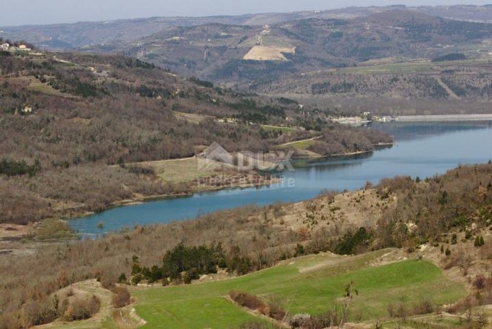 ISTRIA, JURADI - Old house for adaptation with 9000m2 of agricultural land