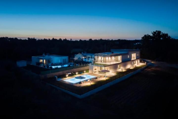 ISTRIA, SVETVINČENAT-newly built villa with heated pool!