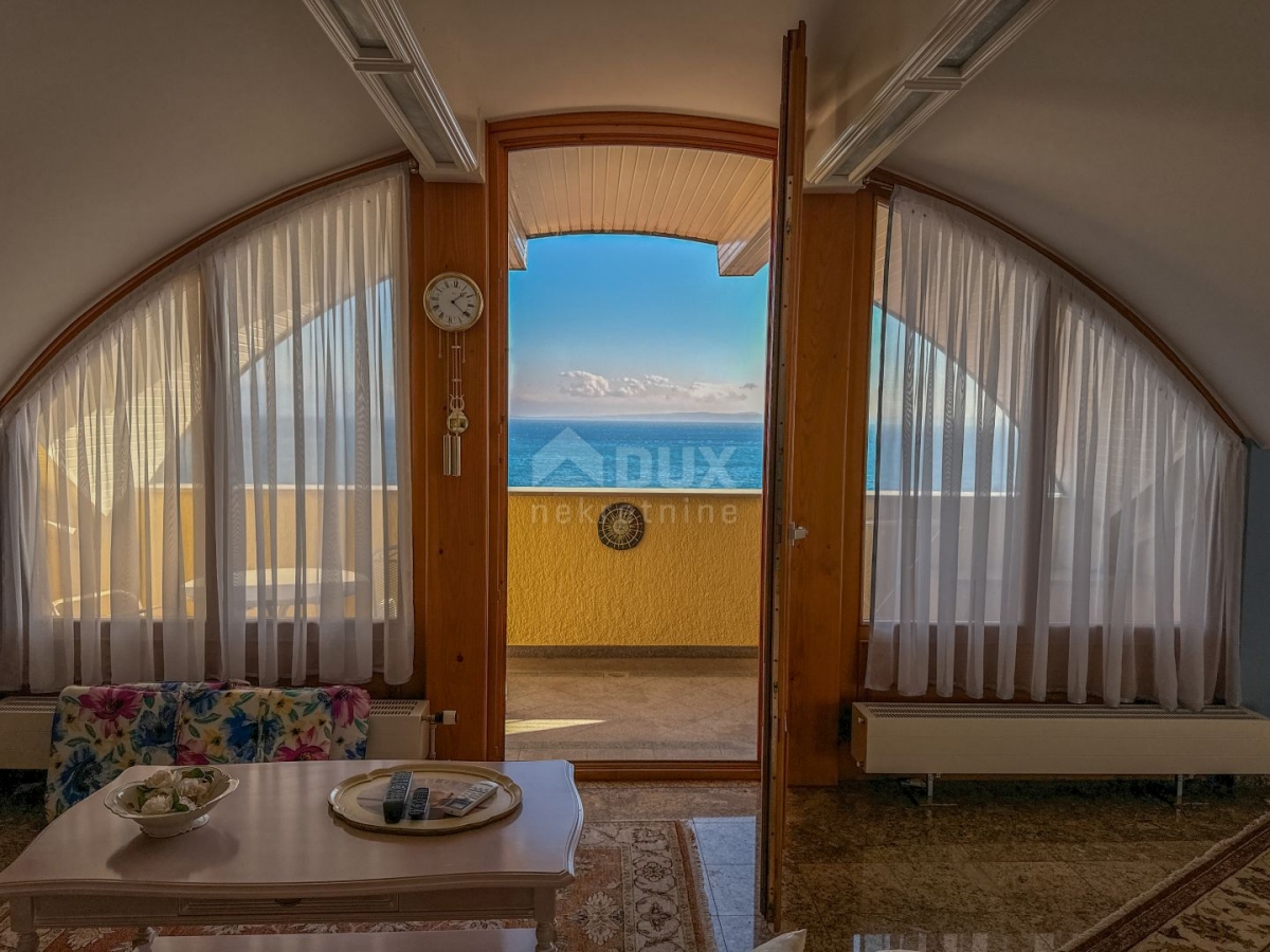 OPATIJA, LOVRAN – elegante Wohnung von 91 m2 in einem Haus, 300 m vom Meer entfernt, Aussicht, Terra