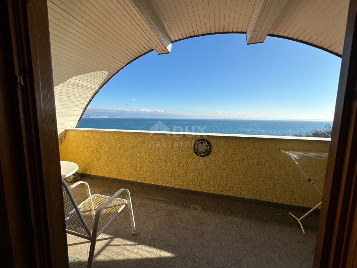 OPATIJA, LOVRAN – elegante Wohnung von 91 m2 in einem Haus, 300 m vom Meer entfernt, Aussicht, Terra