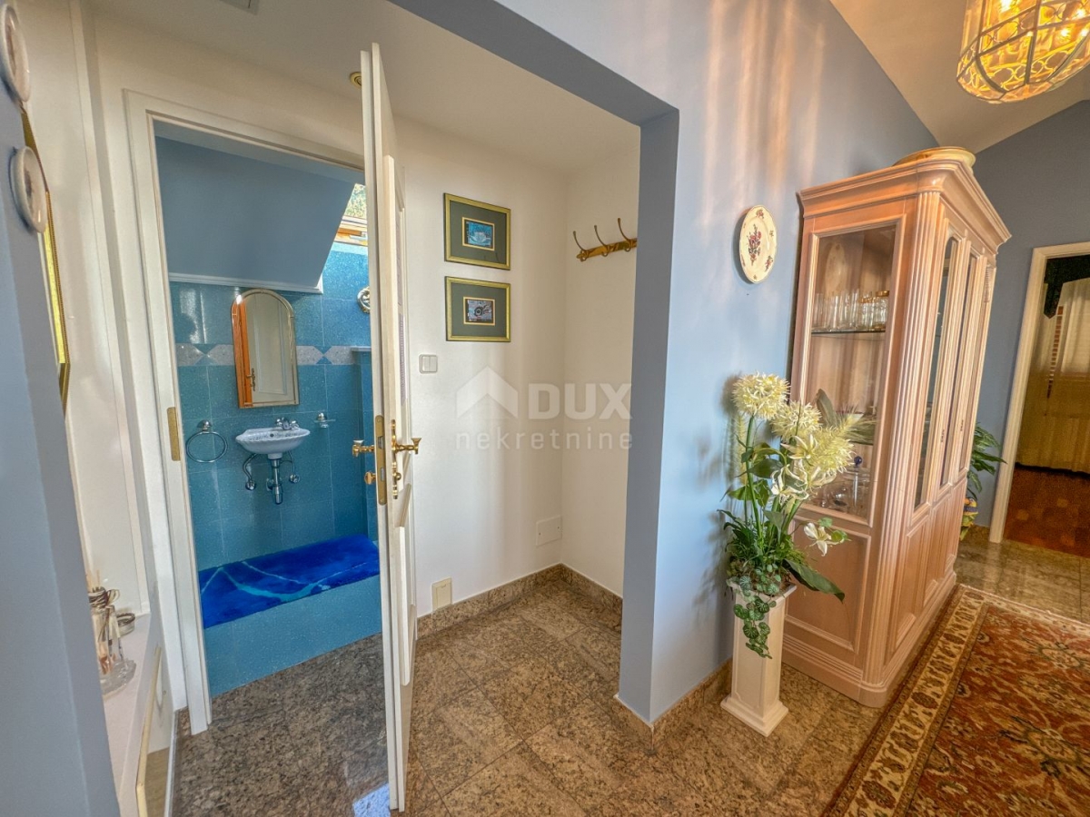 OPATIJA, LOVRAN – elegante Wohnung von 91 m2 in einem Haus, 300 m vom Meer entfernt, Aussicht, Terra