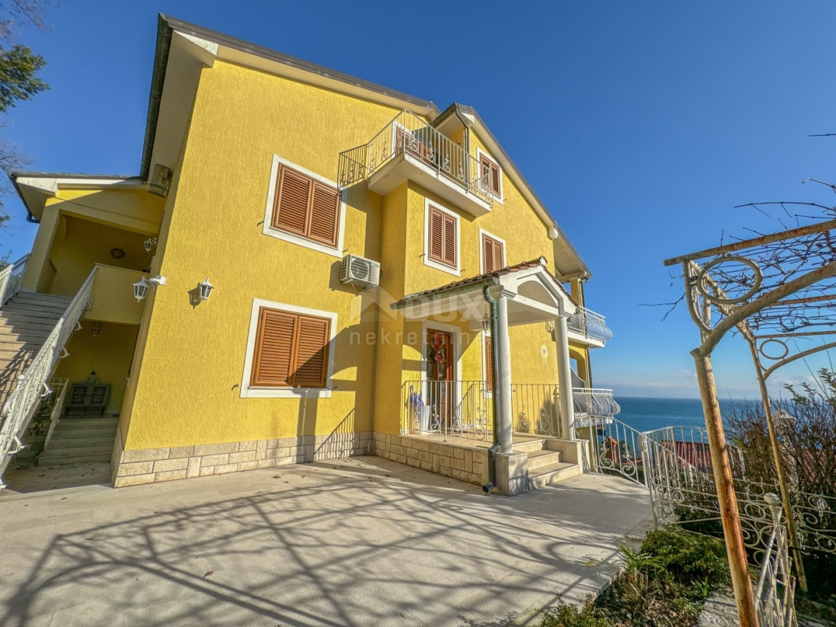 OPATIJA, LOVRAN – elegante Wohnung von 91 m2 in einem Haus, 300 m vom Meer entfernt, Aussicht, Terra