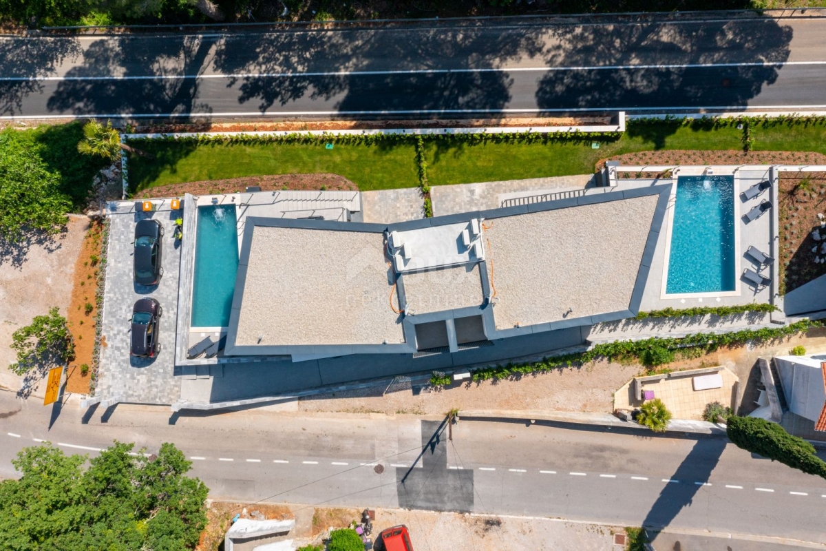 OPATIJA, MOŠĆENIČKA DRAGA – zwei neue Villen mit Swimmingpool, 410 m2 + 225 m2 mit Garten, Möbeln un