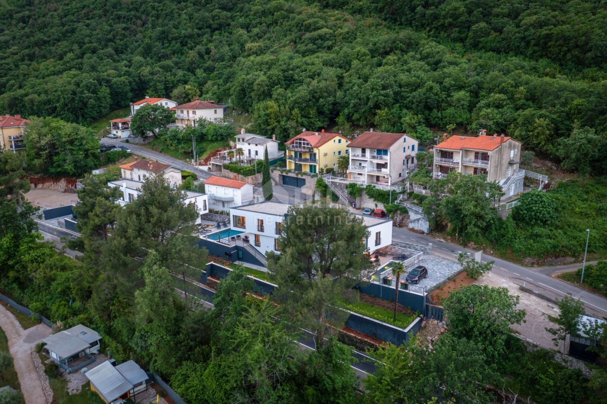 OPATIJA, MOŠĆENIČKA DRAGA – zwei neue Villen mit Swimmingpool, 410 m2 + 225 m2 mit Garten, Möbeln un