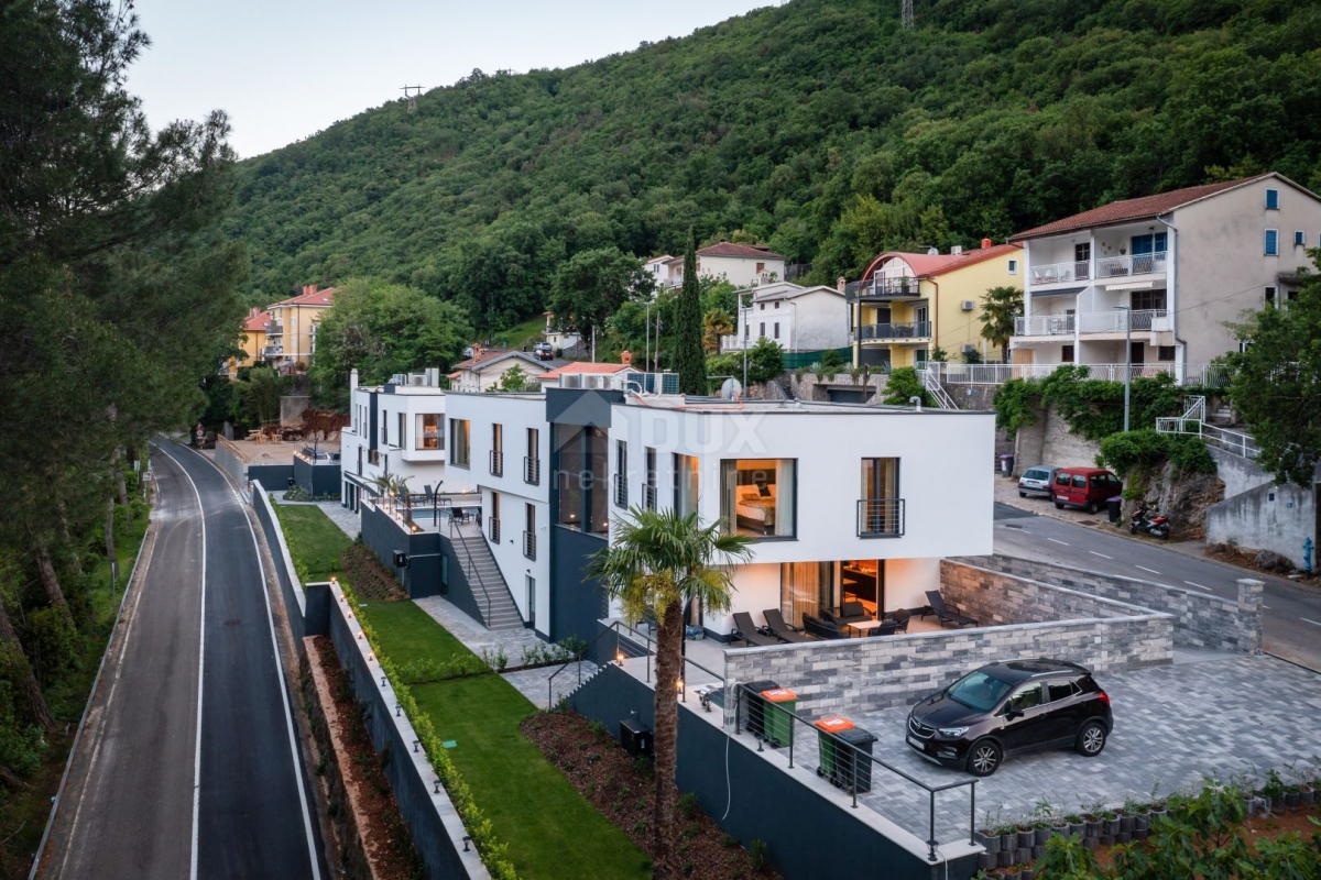 OPATIJA, MOŠĆENIČKA DRAGA – zwei neue Villen mit Swimmingpool, 410 m2 + 225 m2 mit Garten, Möbeln un