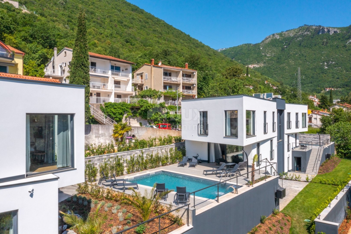 OPATIJA, MOŠĆENIČKA DRAGA – zwei neue Villen mit Swimmingpool, 410 m2 + 225 m2 mit Garten, Möbeln un