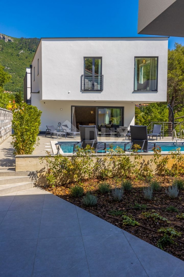 OPATIJA, MOŠĆENIČKA DRAGA – zwei neue Villen mit Swimmingpool, 410 m2 + 225 m2 mit Garten, Möbeln un