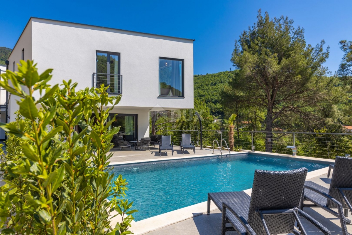 OPATIJA, MOŠĆENIČKA DRAGA – zwei neue Villen mit Swimmingpool, 410 m2 + 225 m2 mit Garten, Möbeln un