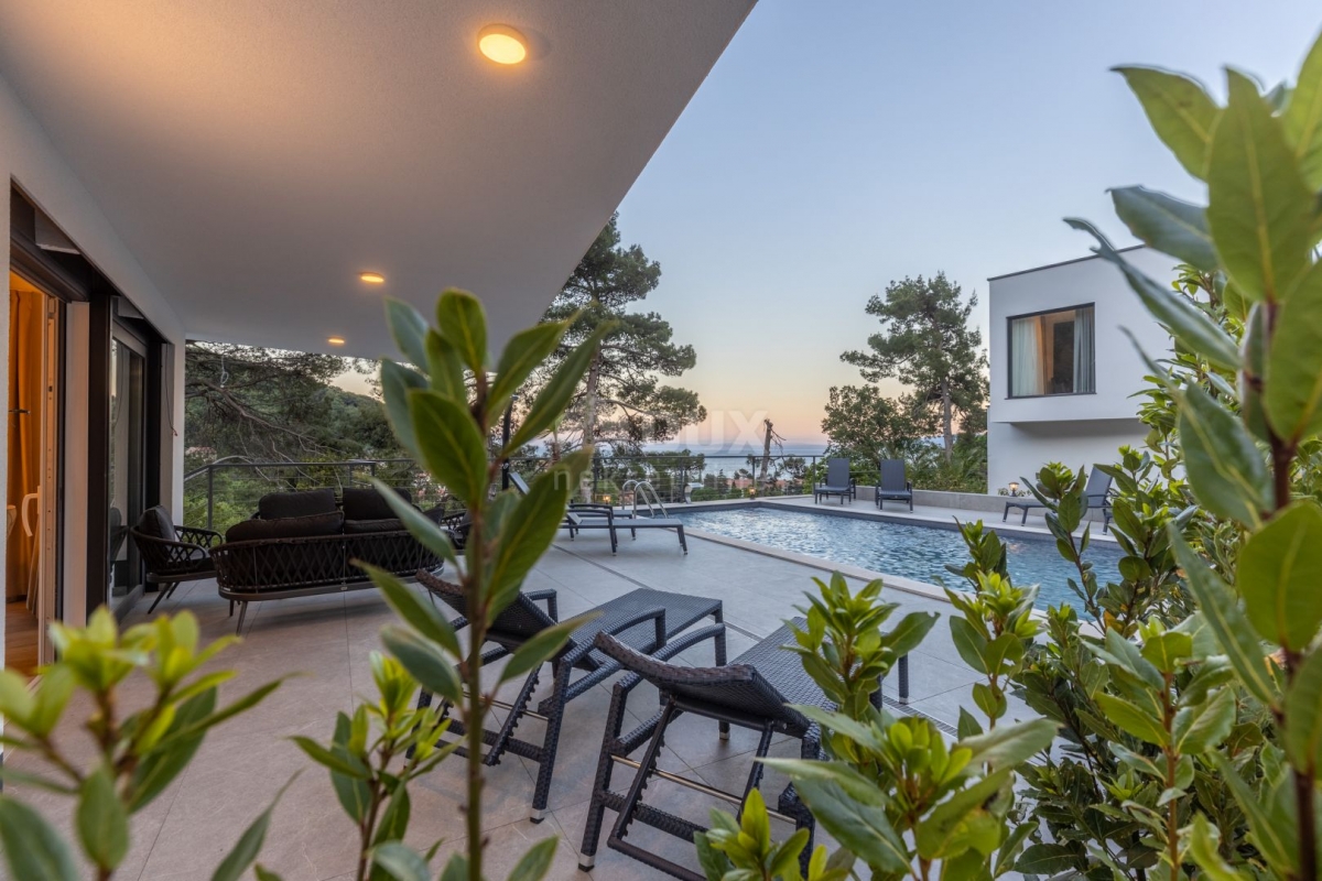 OPATIJA, MOŠĆENIČKA DRAGA – zwei neue Villen mit Swimmingpool, 410 m2 + 225 m2 mit Garten, Möbeln un