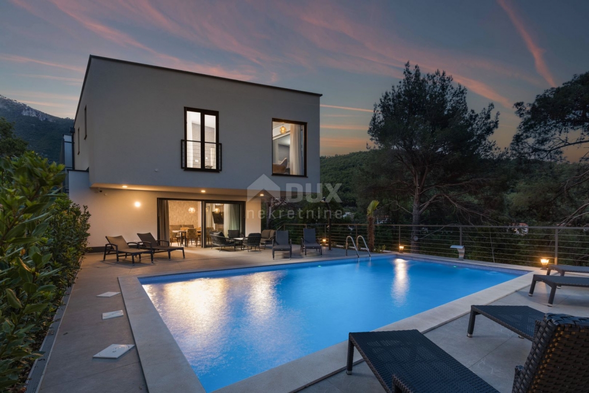 OPATIJA, MOŠĆENIČKA DRAGA – zwei neue Villen mit Swimmingpool, 410 m2 + 225 m2 mit Garten, Möbeln un