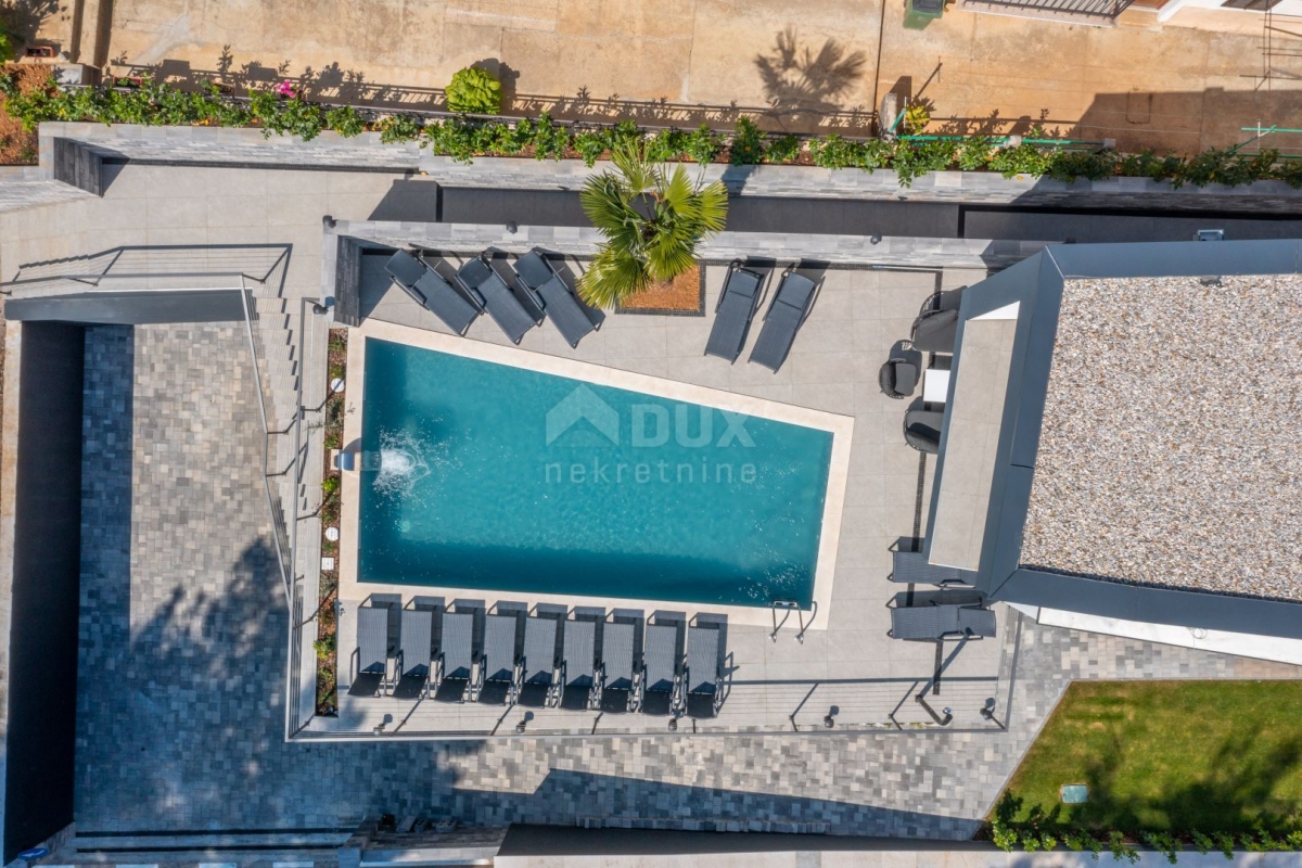 OPATIJA, MOŠĆENIČKA DRAGA – zwei neue Villen mit Swimmingpool, 410 m2 + 225 m2 mit Garten, Möbeln un