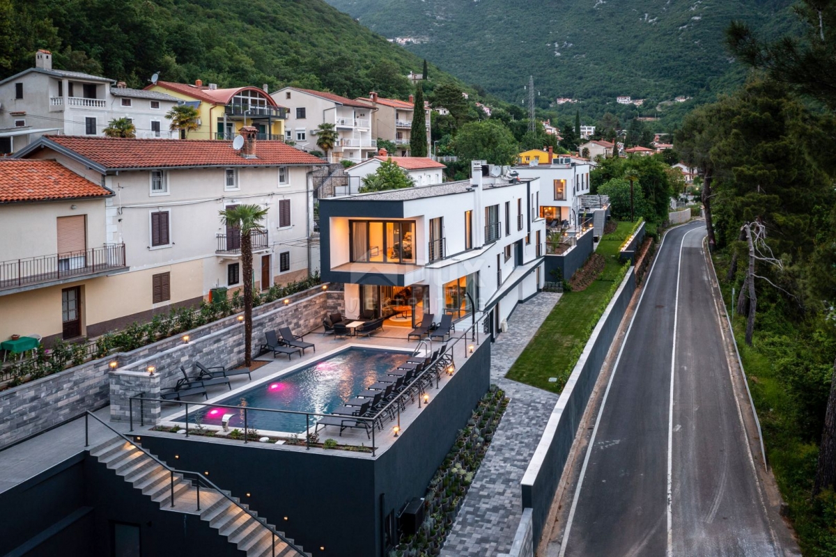 OPATIJA, MOŠĆENIČKA DRAGA – zwei neue Villen mit Swimmingpool, 410 m2 + 225 m2 mit Garten, Möbeln un