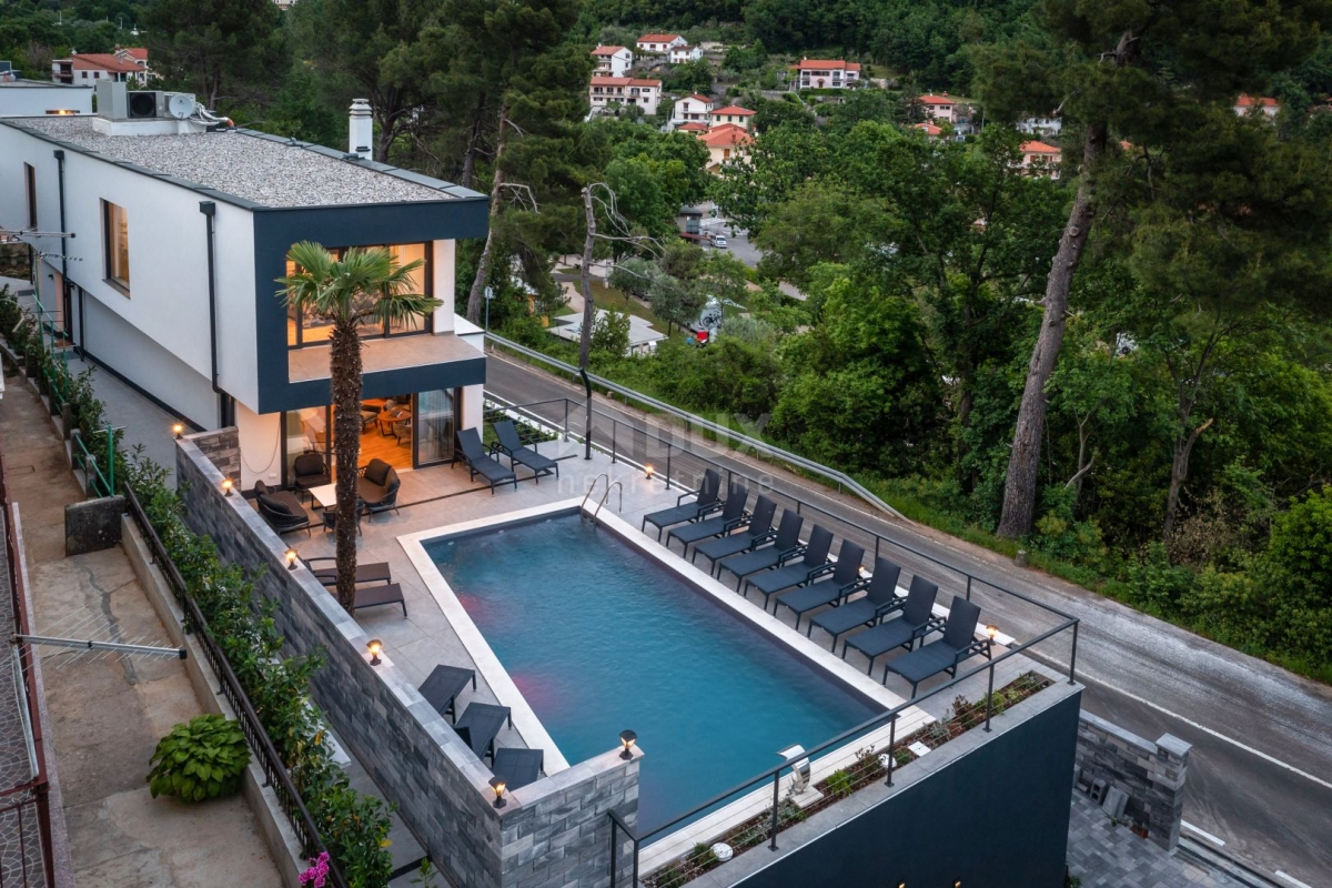 OPATIJA, MOŠĆENIČKA DRAGA – zwei neue Villen mit Swimmingpool, 410 m2 + 225 m2 mit Garten, Möbeln un