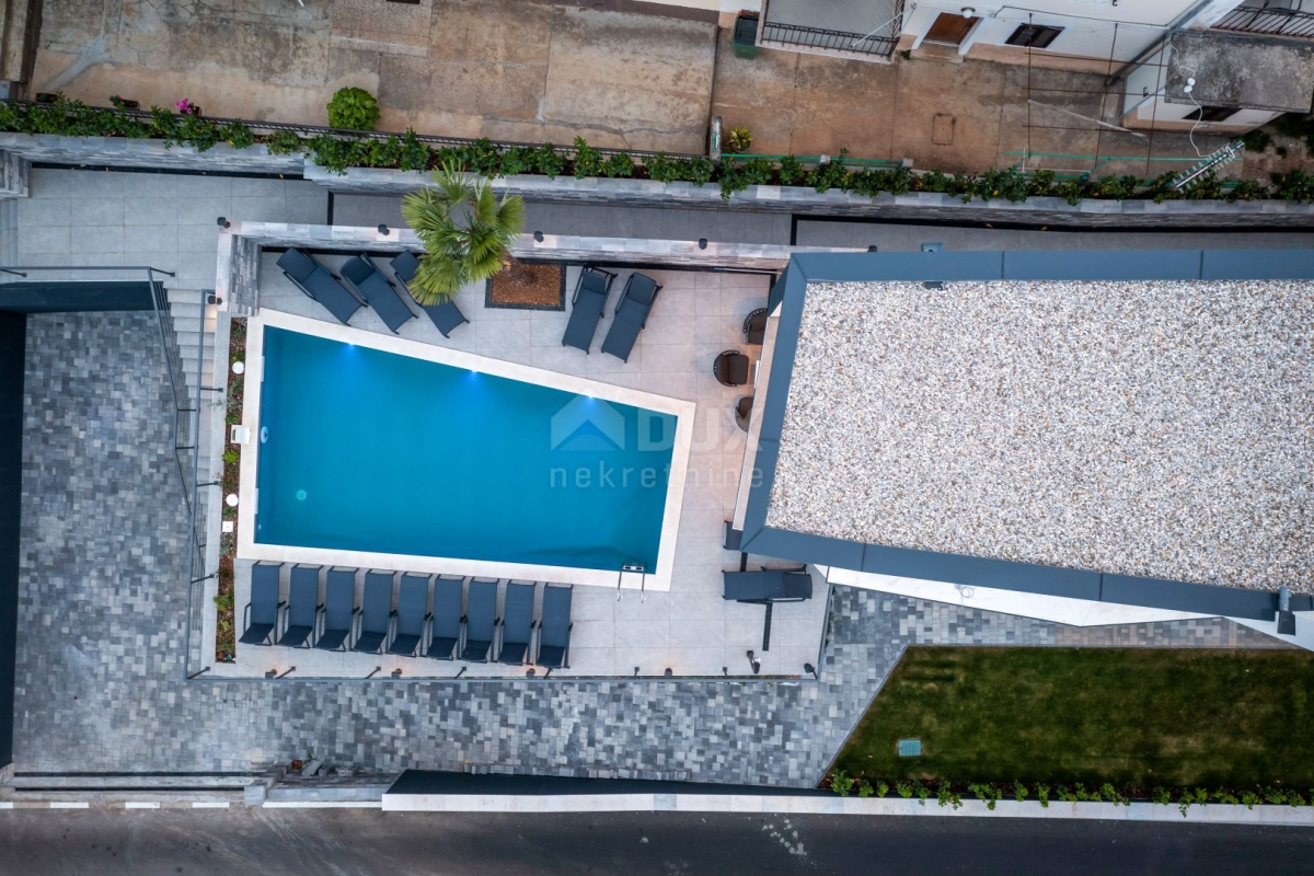 OPATIJA, MOŠĆENIČKA DRAGA – zwei neue Villen mit Swimmingpool, 410 m2 + 225 m2 mit Garten, Möbeln un