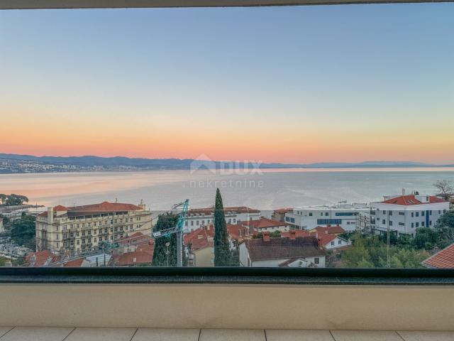 OPATIJA, CENTAR - ekskluzivni penthouse s pogledom, bazenom i garažom