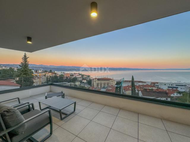 OPATIJA, CENTAR - ekskluzivni penthouse s pogledom, bazenom i garažom