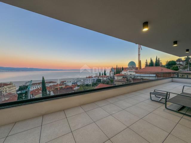 OPATIJA, CENTAR - ekskluzivni penthouse s pogledom, bazenom i garažom