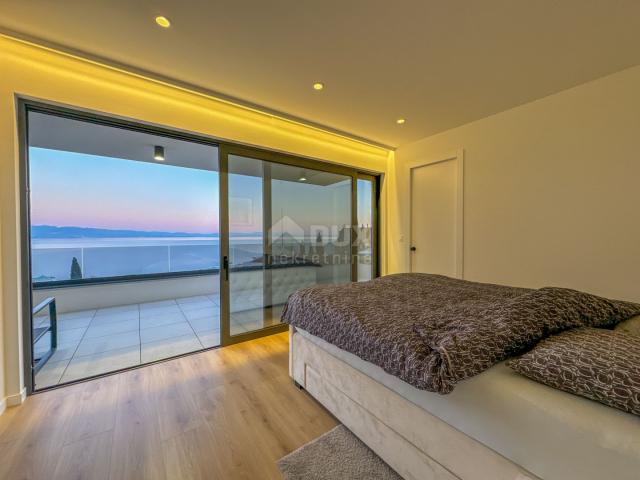 OPATIJA, ZENTRUM - exklusives Penthouse mit Aussicht, Pool und Garage