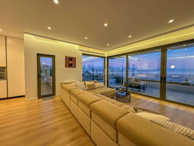 OPATIJA, ZENTRUM - exklusives Penthouse mit Aussicht, Pool und Garage