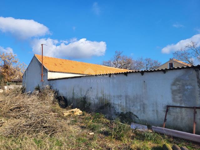 BIOGRAD, RAŠTANE GORNJE - Steinhaus auf einem Grundstück von 2300 m2