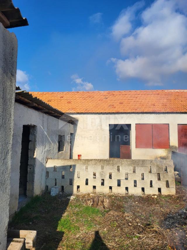 BIOGRAD, RAŠTANE GORNJE - Steinhaus auf einem Grundstück von 2300 m2