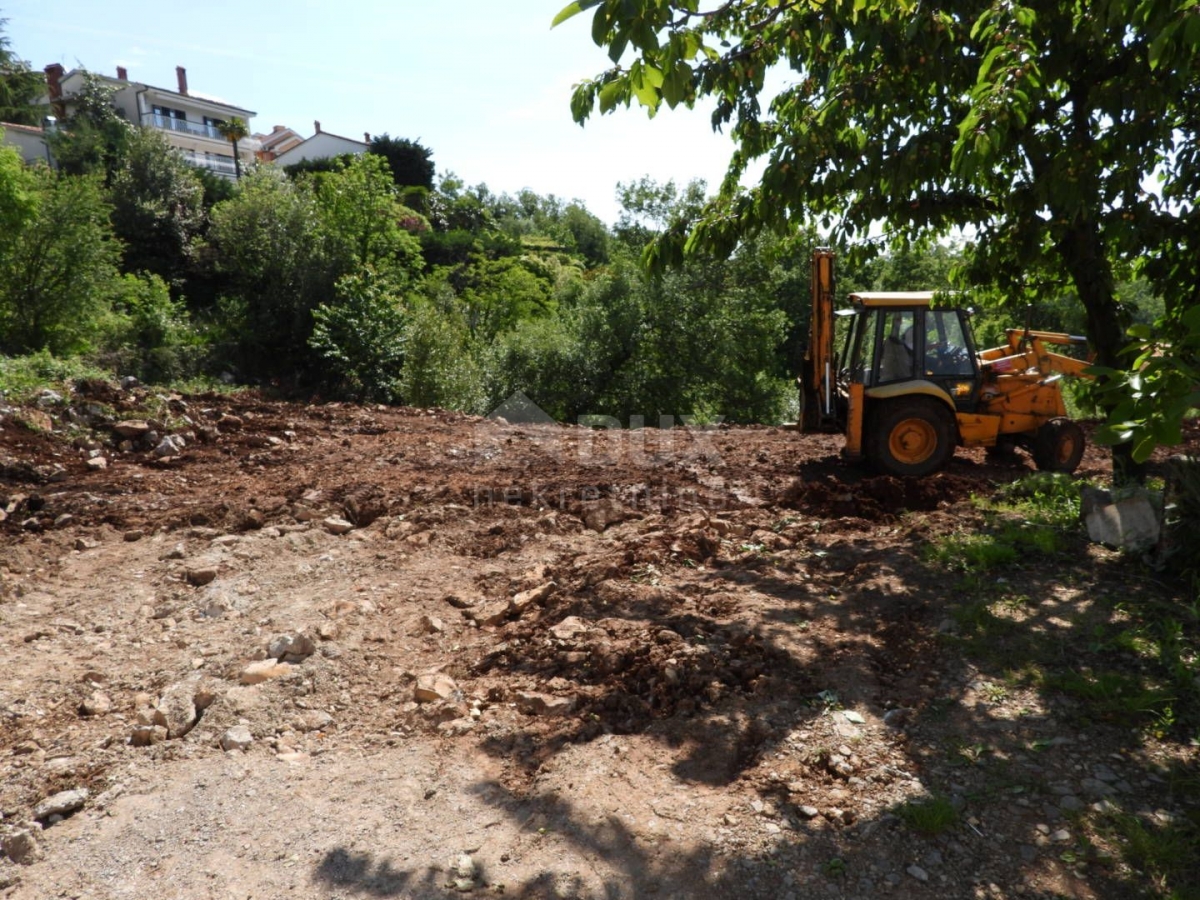 KASTAV, RUBEŠI- građevinsko zemljište 1957m2 s pogledom na more za stambenu zgradu– stanove/ obitelj