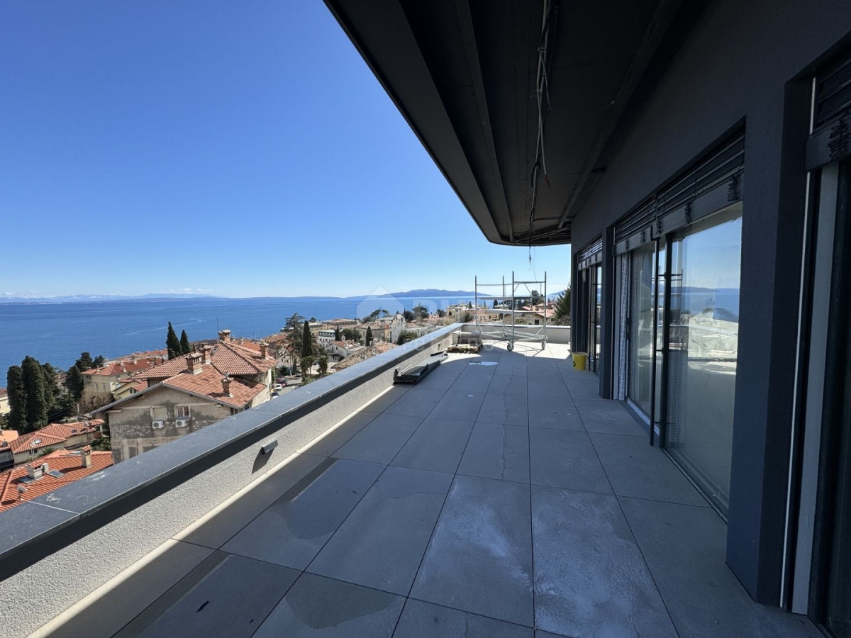 OPATIJA, ZENTRUM – exklusives Penthouse von 214 m2 in einem luxuriösen Neubau, Wellness, Aussicht