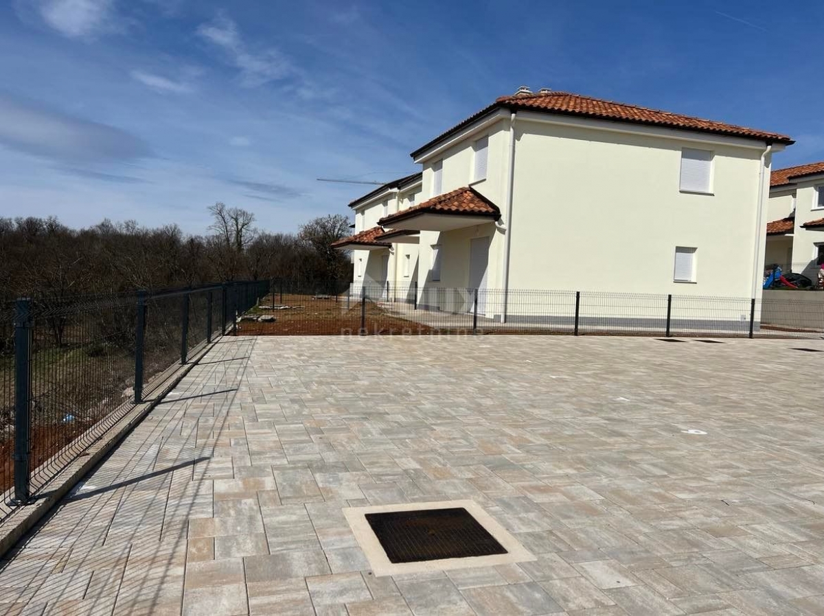 VIŠKOVO, MARINIĆI - Reihenhaus, Neubau, 92 m2, Garten!