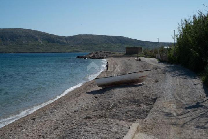 PAG, ZUBOVIĆI - House with 4 apartments near Novalja