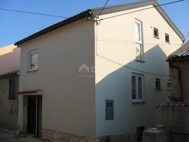 PAG, ZUBOVIĆI - House with 4 apartments near Novalja