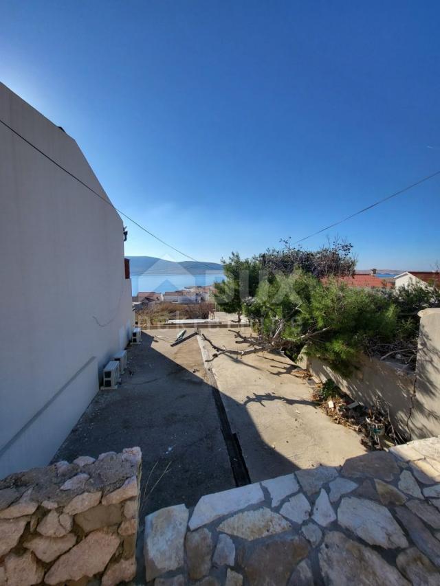 PAG, ZUBOVIĆI - House with 4 apartments near Novalja