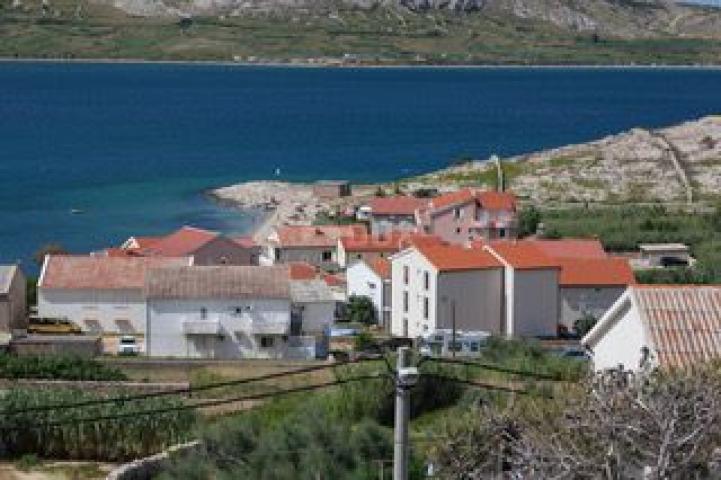 PAG, ZUBOVIĆI - House with 4 apartments near Novalja