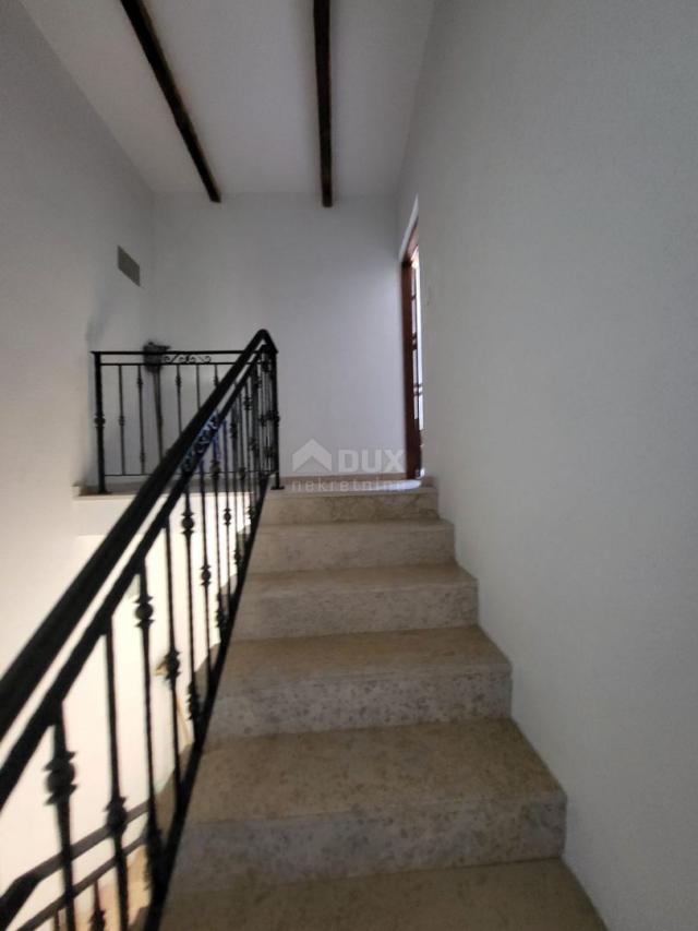 PAG, ZUBOVIĆI - House with 4 apartments near Novalja