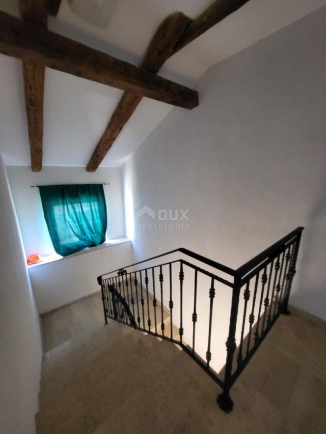 PAG, ZUBOVIĆI - House with 4 apartments near Novalja