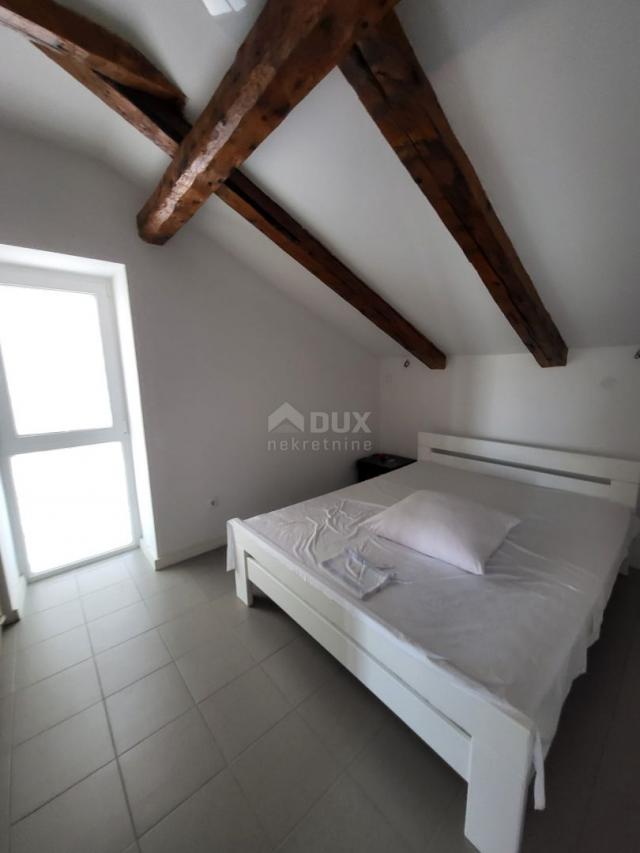 PAG, ZUBOVIĆI - House with 4 apartments near Novalja