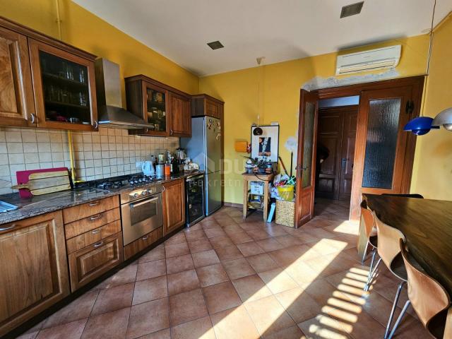 ISTRIA, PULA - Three-room apartment in the city center