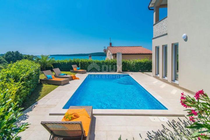 ISTRIA, POMER - Modern villa 2nd row to the sea, panoramic view, furnished