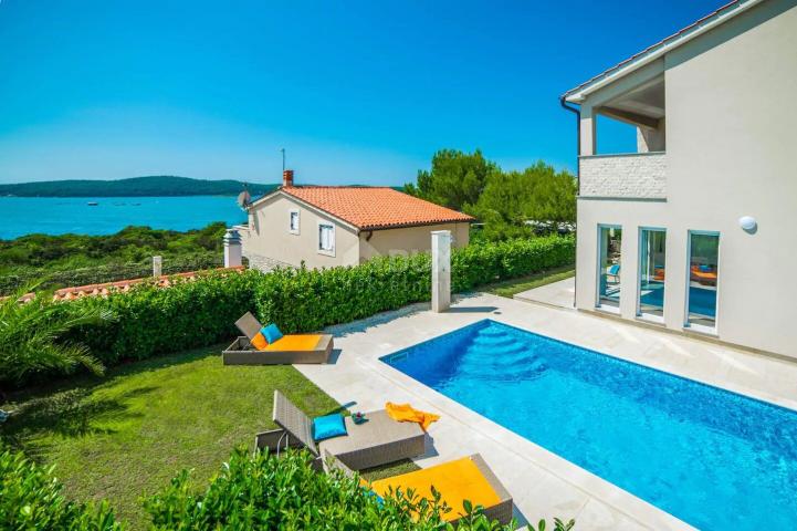 ISTRIA, POMER - Modern villa 2nd row to the sea, panoramic view, furnished