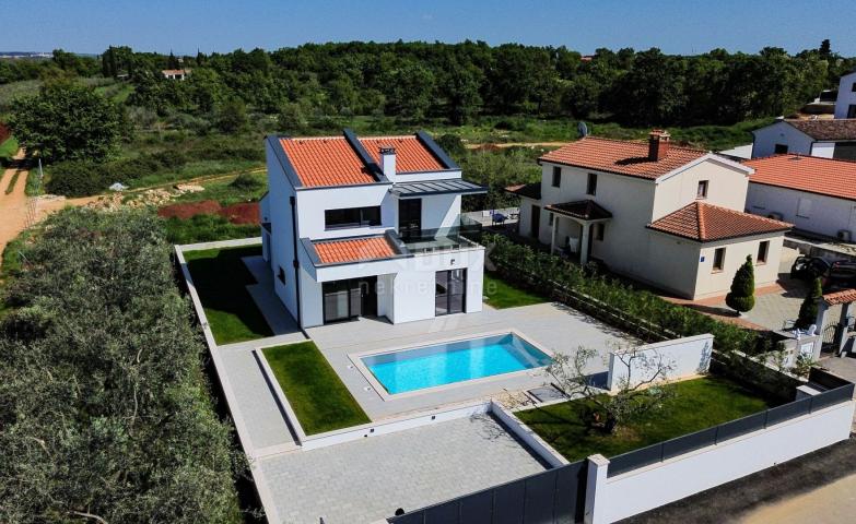 ISTRIA, POREČ - Modern house with a swimming pool on the edge of the village with a sea view