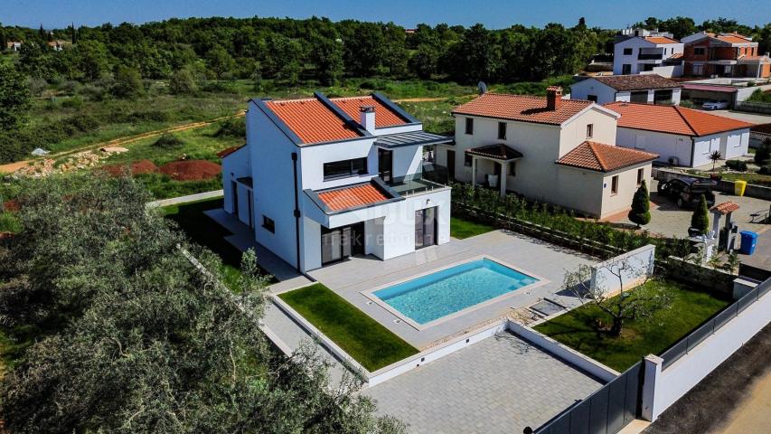 ISTRIA, POREČ - Modern house with a swimming pool on the edge of the village with a sea view