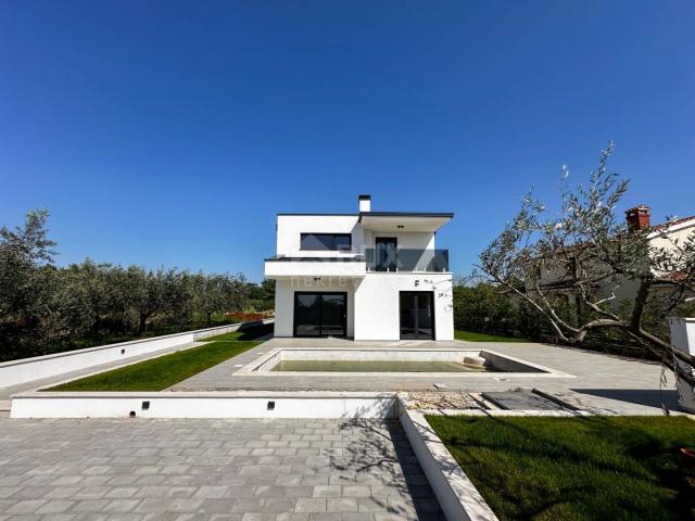 ISTRIA, POREČ - Modern house with a swimming pool on the edge of the village with a sea view