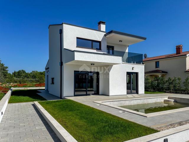 ISTRIA, POREČ - Modern house with a swimming pool on the edge of the village with a sea view