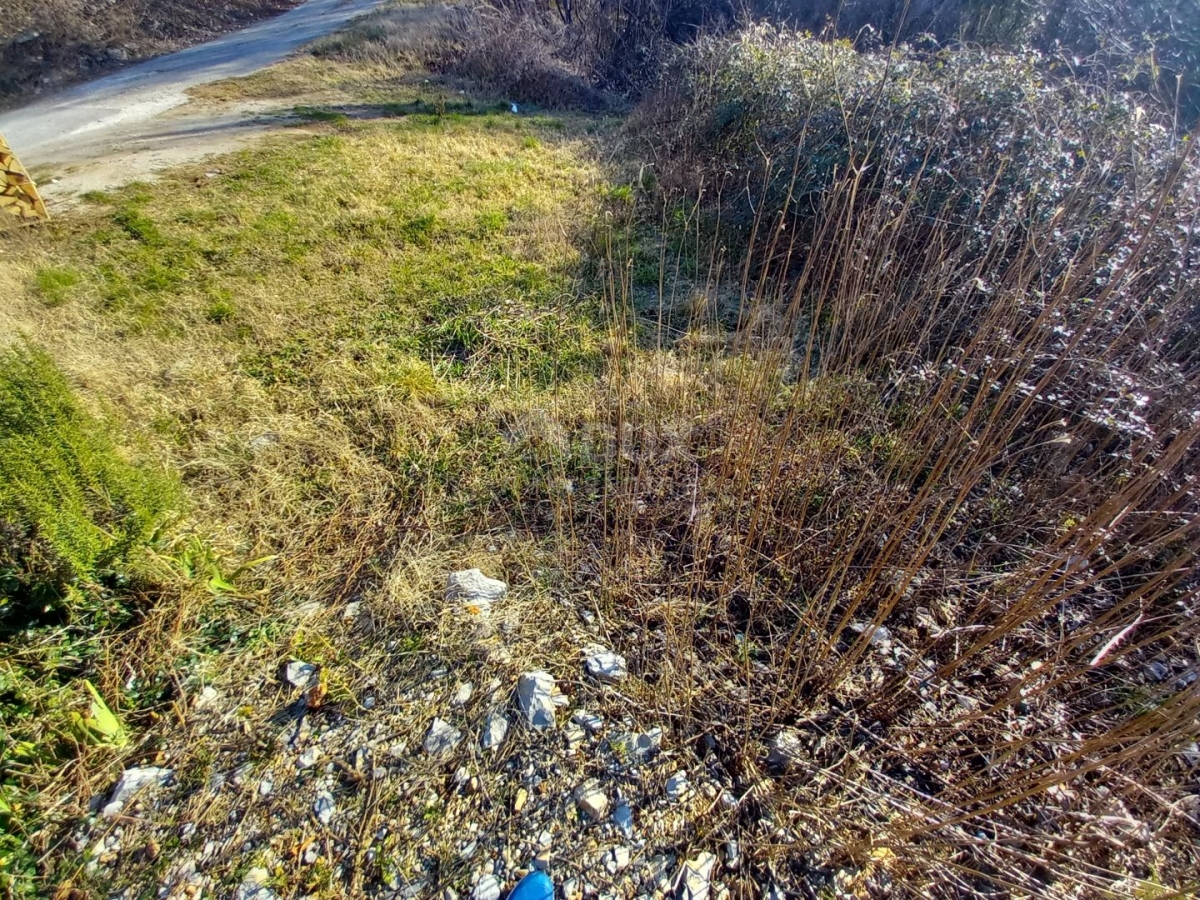 MARČELJI, VIŠKOVO - Top land for family or apartment building in a quiet location