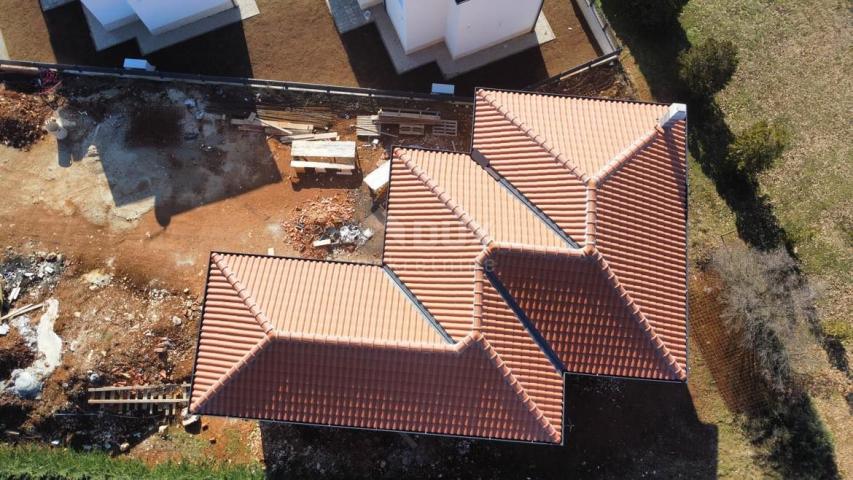 ISTRIEN, KAŠTELIR - Haus mit Schwimmbad in der Renovierungsphase