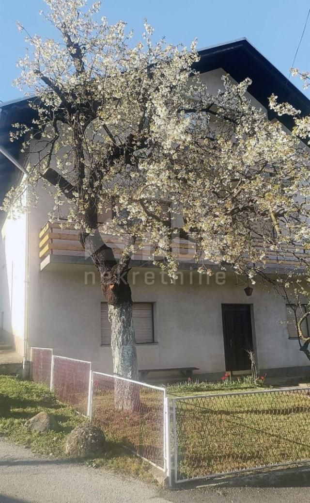 OTOČAC - Haus mit Blick auf die ganze Stadt