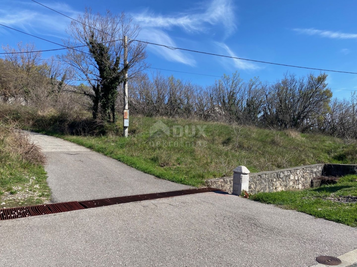 CRIKVENICA, BRIBIR - building plot 676 m2 next to an asphalted road for a residential building - apa